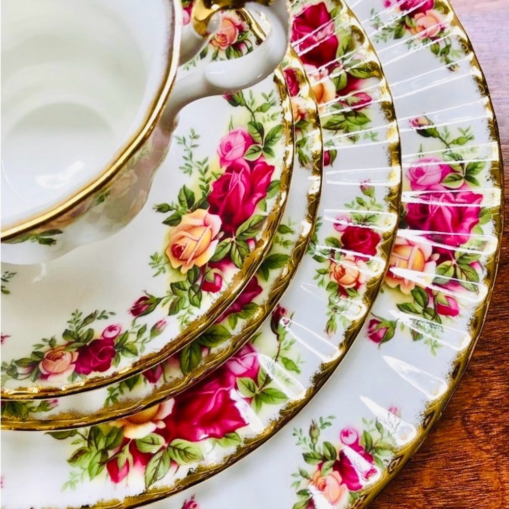 Royal Albert Old Country Roses 20 Piece 4 Place Sets Bone China England